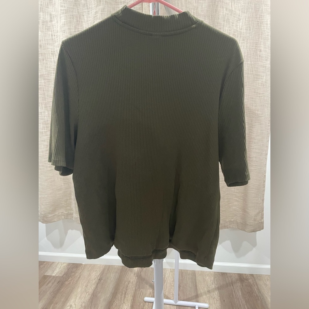 Old Navy Olive mock turtleneck Ribbed Top - Picture 2 of 4